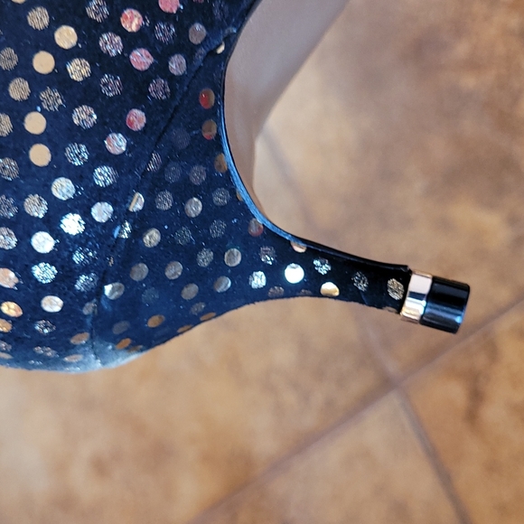 ππ HOST PICK!ππ KENNETH COLE NEW YORK NWT BLACK AND GOLD RILEY 50 PUMPS! - Picture 10 of 13